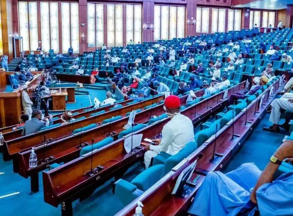 Six Oyo Rep members dump PDP for APM