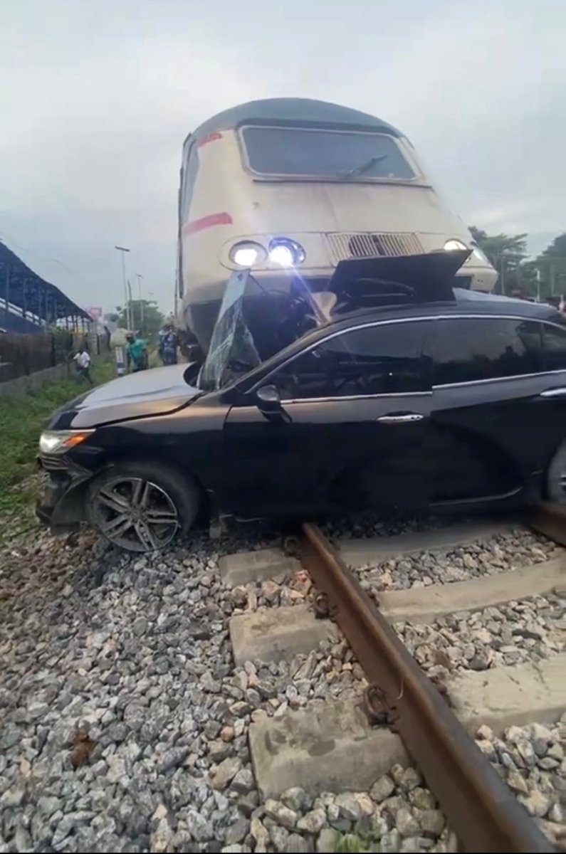 VIDEO: Train Collides With Honda Car at PWD, Lagos